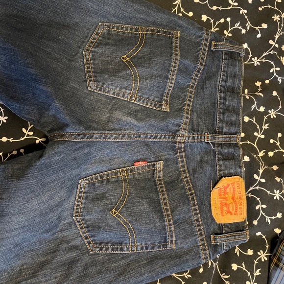 Levi’s Mid-Rise Straight Leg Jean - Picture 7 of 11